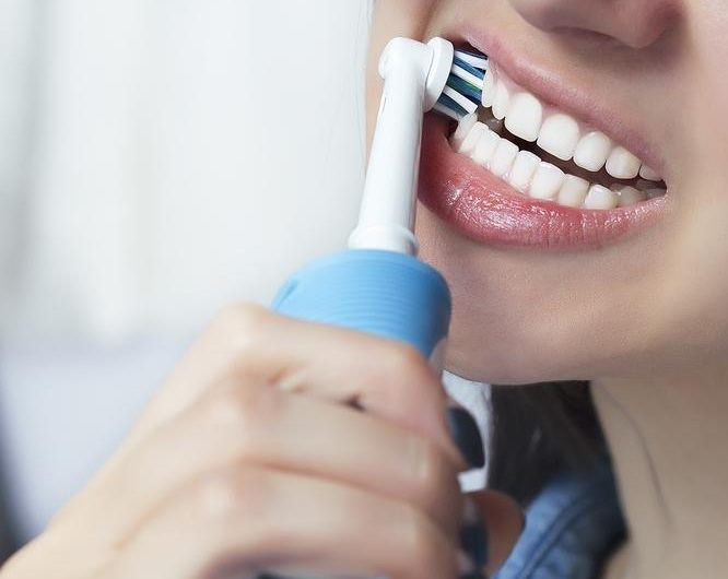 Electric Toothbrush Use Post-Wisdom Teeth Removal: A Guide