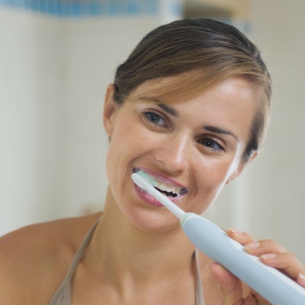 brushing teeth with electric toothbrush