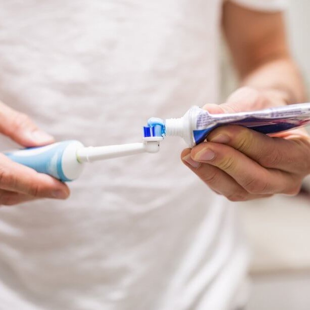 use toothpaste with electric toothbrush